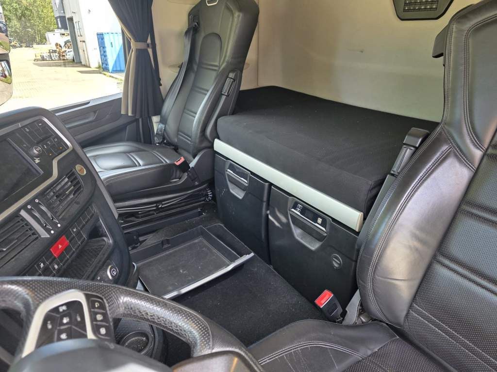 Fahrzeugabbildung Iveco 570 S-Way, Retarder, Standklima, Blitzer,RUL