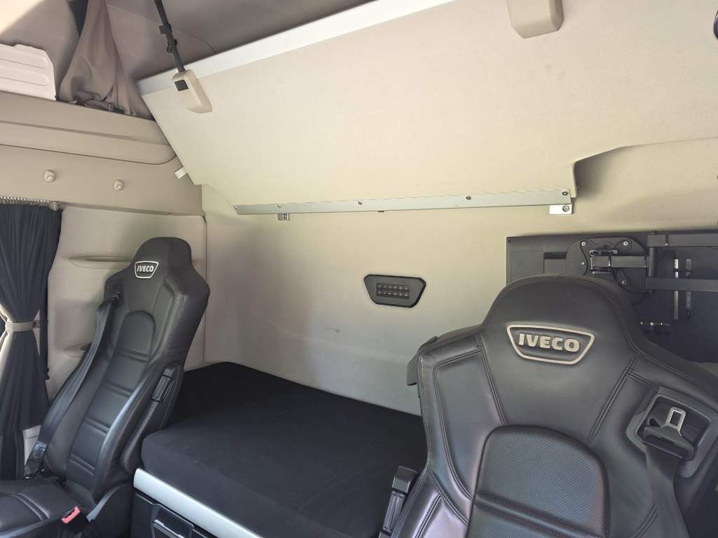 Fahrzeugabbildung Iveco 570 S-Way, Retarder, Standklima, Blitzer,RUL