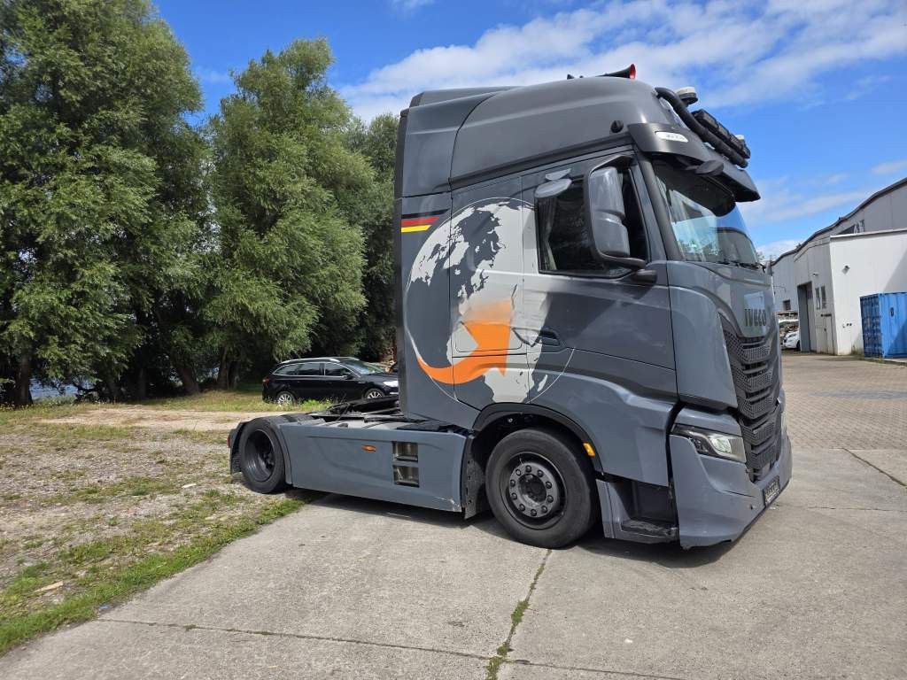 Fahrzeugabbildung Iveco 570 S-Way, Retarder, Standklima, Blitzer,RUL