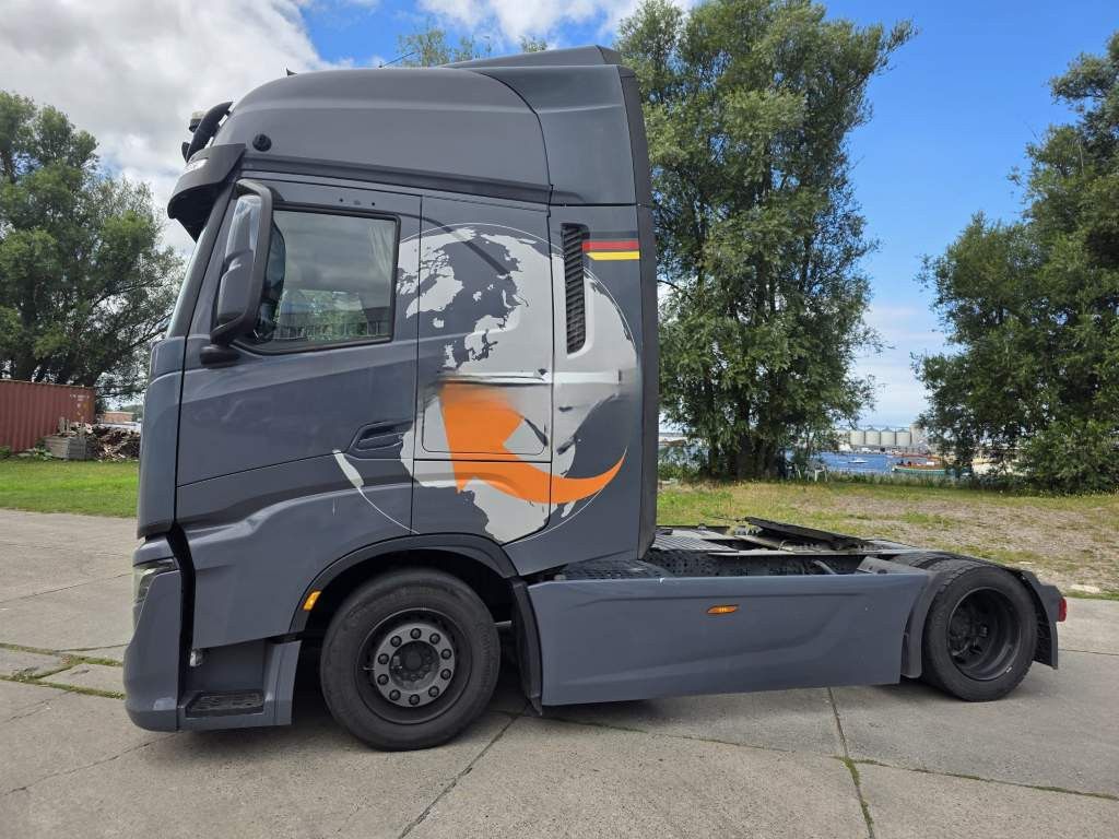 Fahrzeugabbildung Iveco 570 S-Way, Retarder, Standklima, Blitzer,RUL