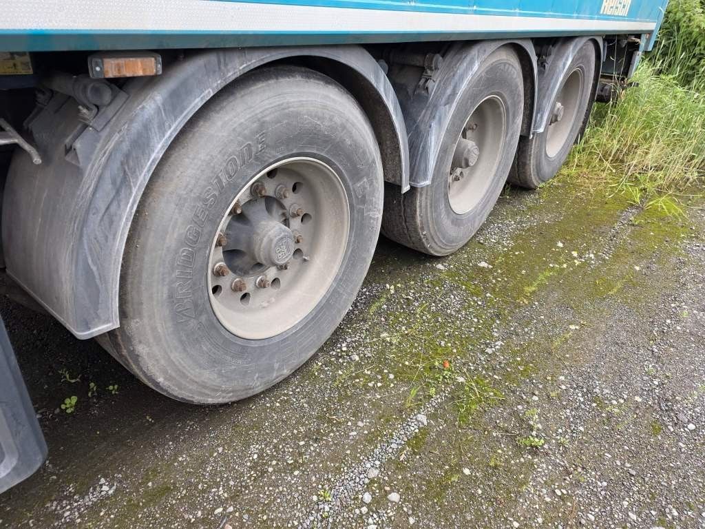 Fahrzeugabbildung Reisch 65 cbm Schubboden, BPW Trommel, Kornschieber