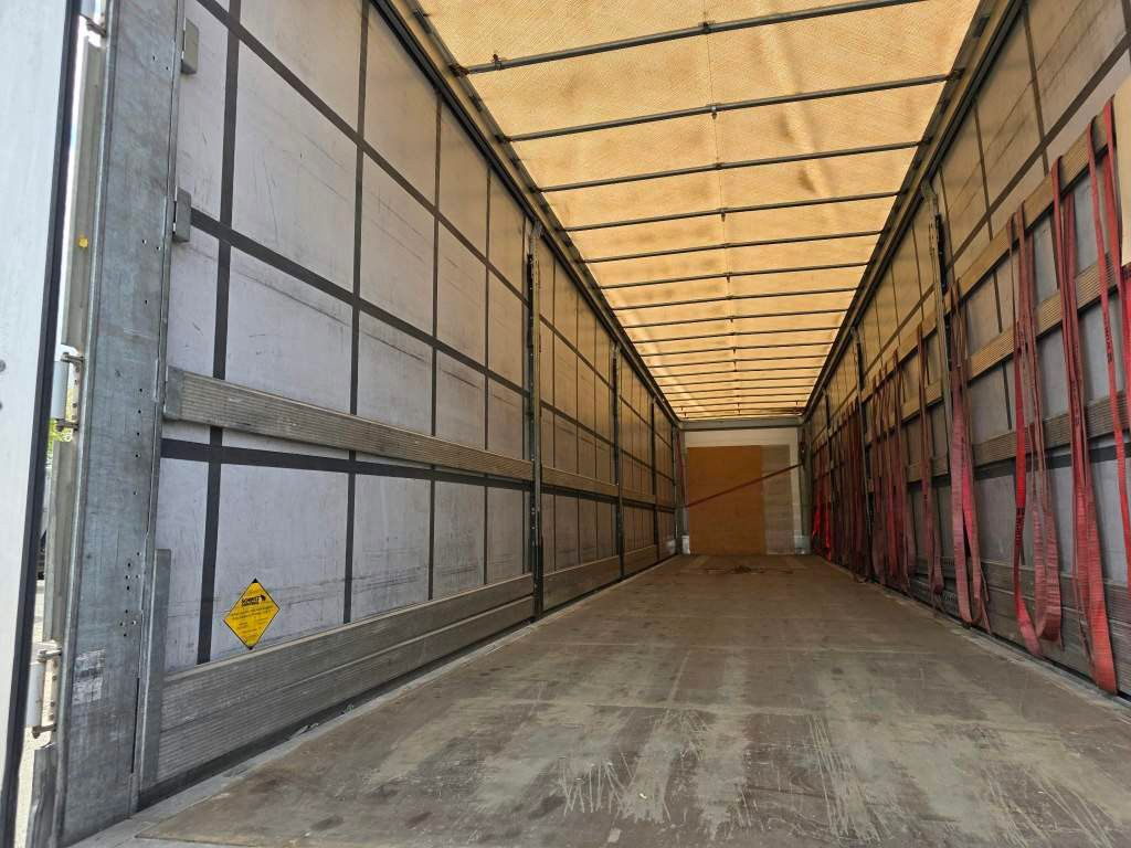 Fahrzeugabbildung Schmitz Cargobull Gardine Standard, 12642XL,Palettenanschlagleiste