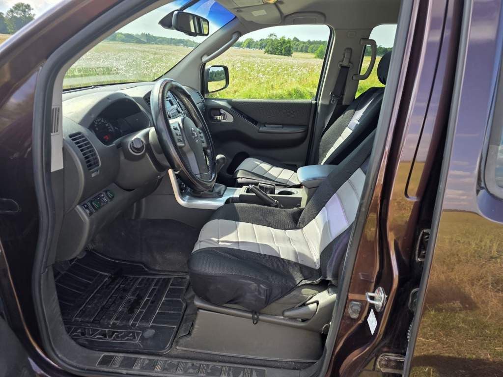Fahrzeugabbildung Nissan Navara, DC-MT, 4 Türer, 4x4