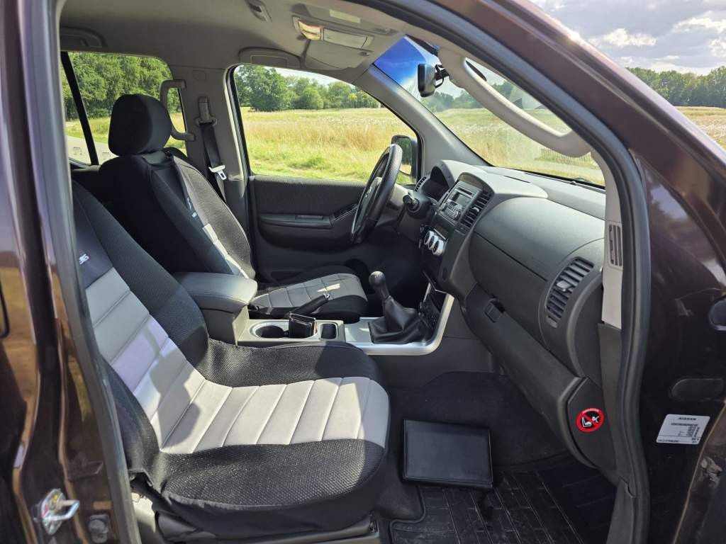Fahrzeugabbildung Nissan Navara, DC-MT, 4 Türer, 4x4
