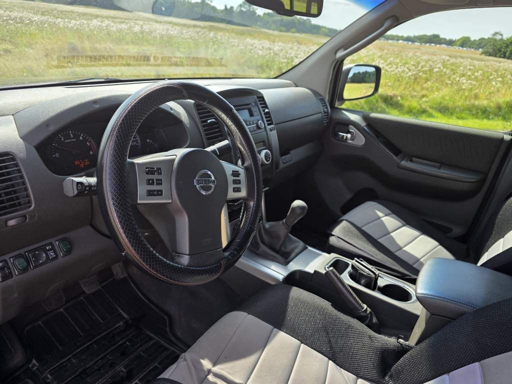Fahrzeugabbildung Nissan Navara, DC-MT, 4 Türer, 4x4