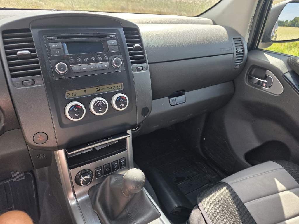 Fahrzeugabbildung Nissan Navara, DC-MT, 4 Türer, 4x4