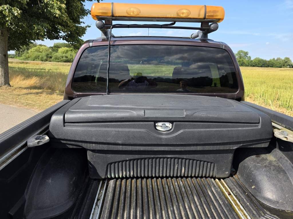 Fahrzeugabbildung Nissan Navara, DC-MT, 4 Türer, 4x4