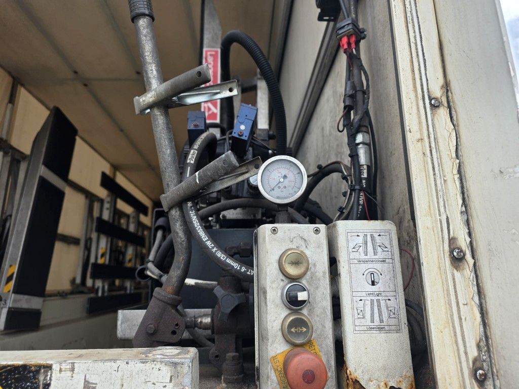 Fahrzeugabbildung Langendorf Innenlader Glas, Lift, deutsch, Strombetrieb