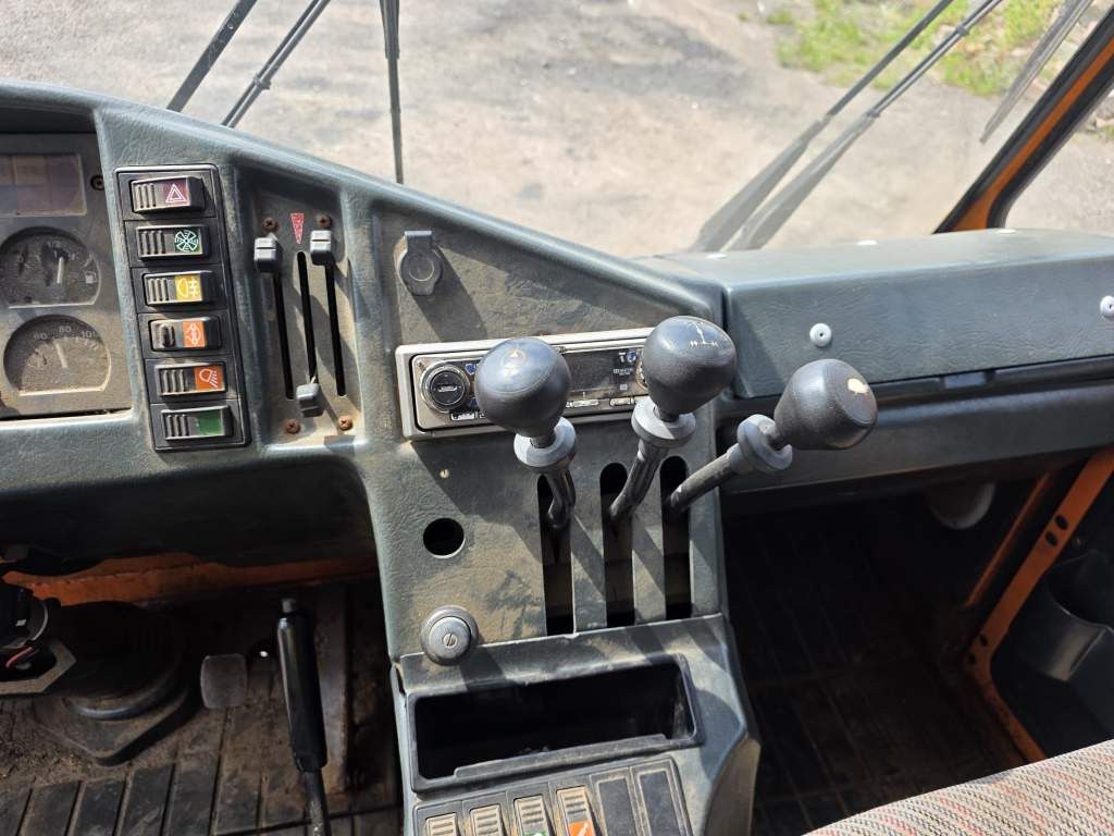 Fahrzeugabbildung Multicar 4x4 Kommunalhydraulik, 3-SDeiten-Kipper, Doka