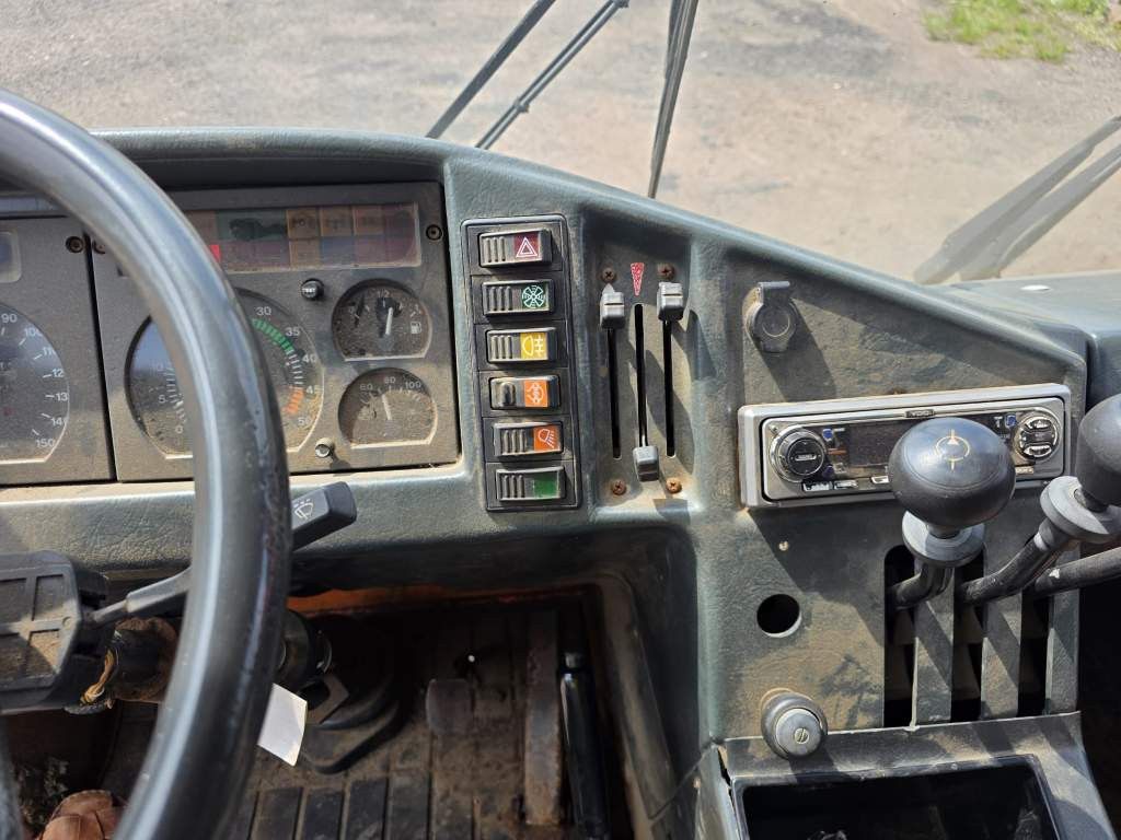 Fahrzeugabbildung Multicar 4x4 Kommunalhydraulik, 3-SDeiten-Kipper, Doka