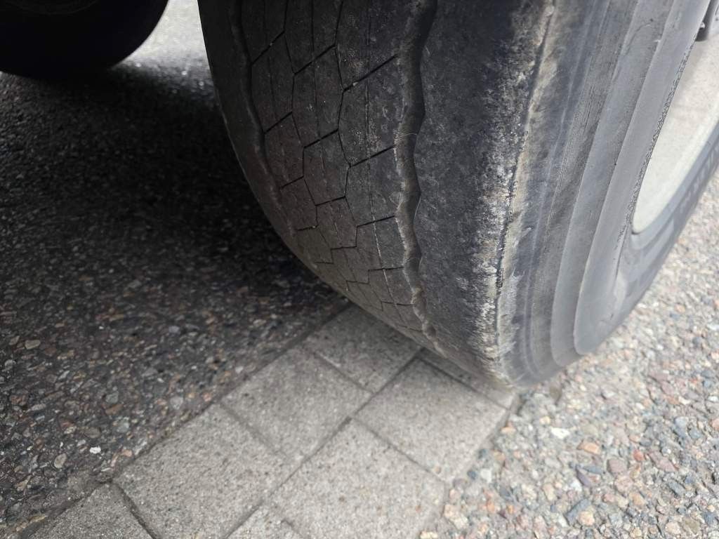 Fahrzeugabbildung Reisch 65 cbm Schubboden , BPW trommel, ALCOA LM Felgen
