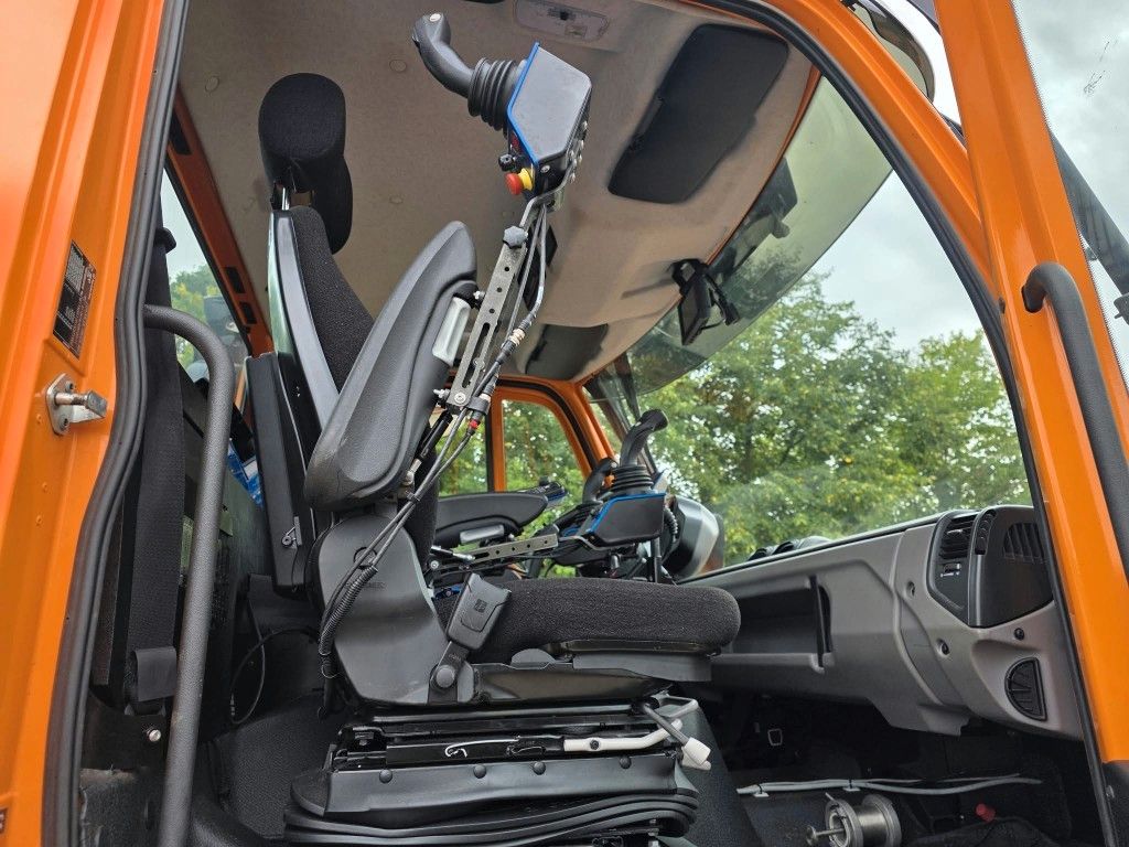 Fahrzeugabbildung Unimog U427L mit Mulag MFK500 & MHU+Aebis Schmidt Strat