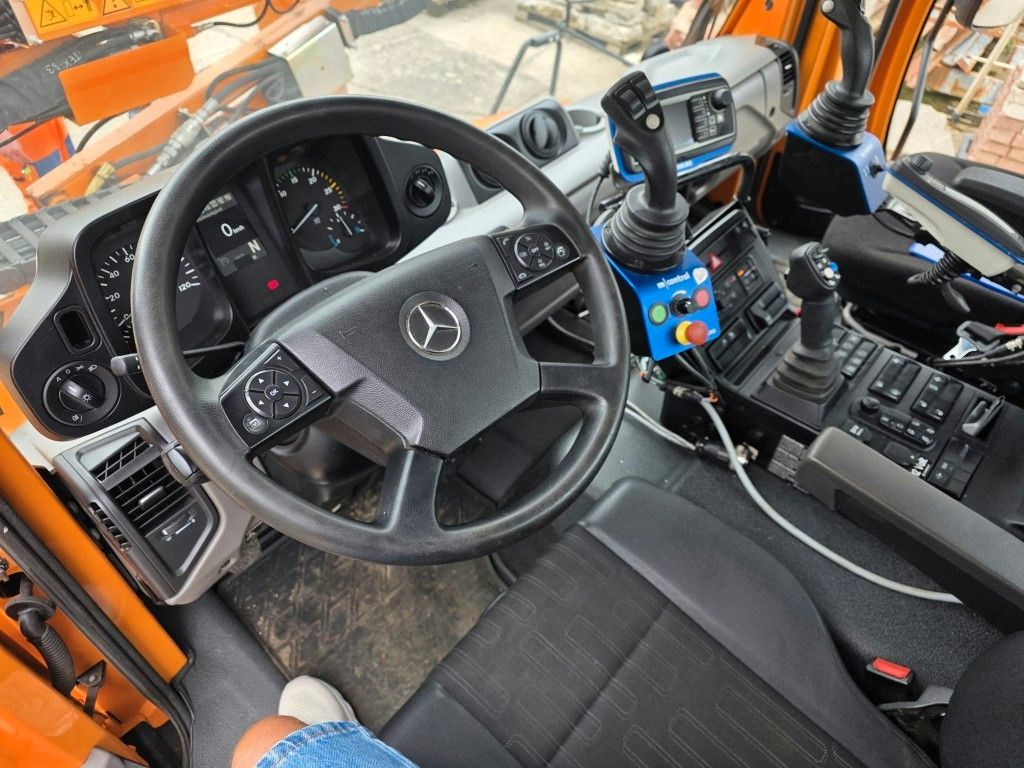 Fahrzeugabbildung Unimog U427L mit Mulag MFK500 & MHU+Aebis Schmidt Strat