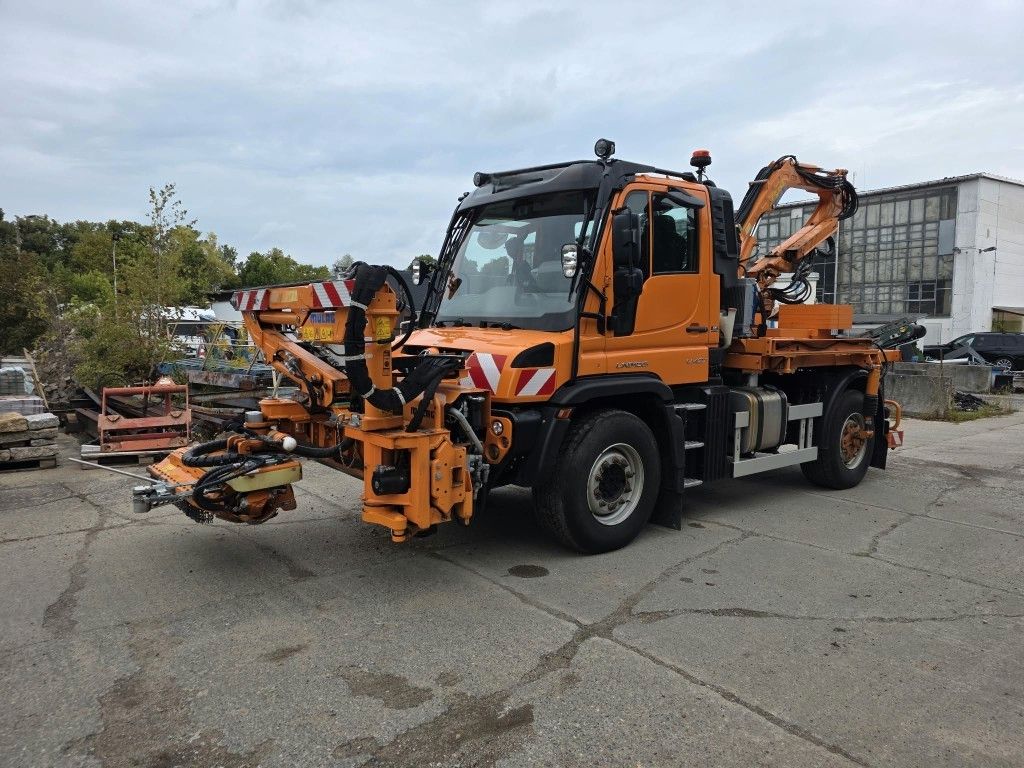 Fahrzeugabbildung Unimog U427L mit Mulag MFK500 & MHU+Aebis Schmidt Strat