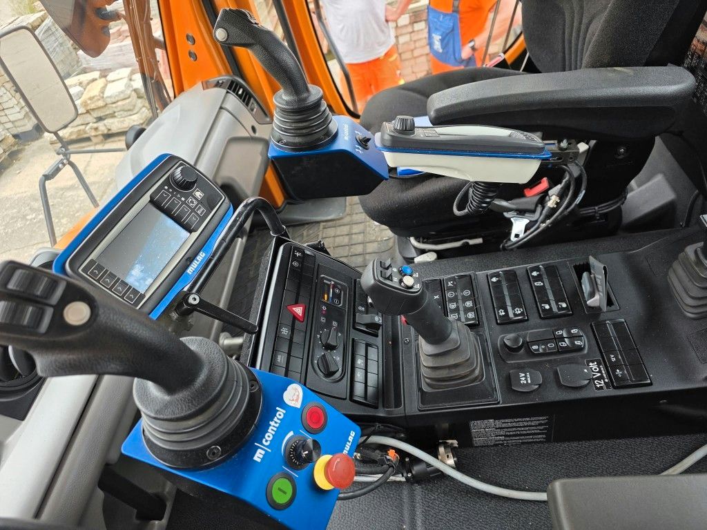 Fahrzeugabbildung Unimog U427L mit Mulag MFK500 & MHU+Aebis Schmidt Strat
