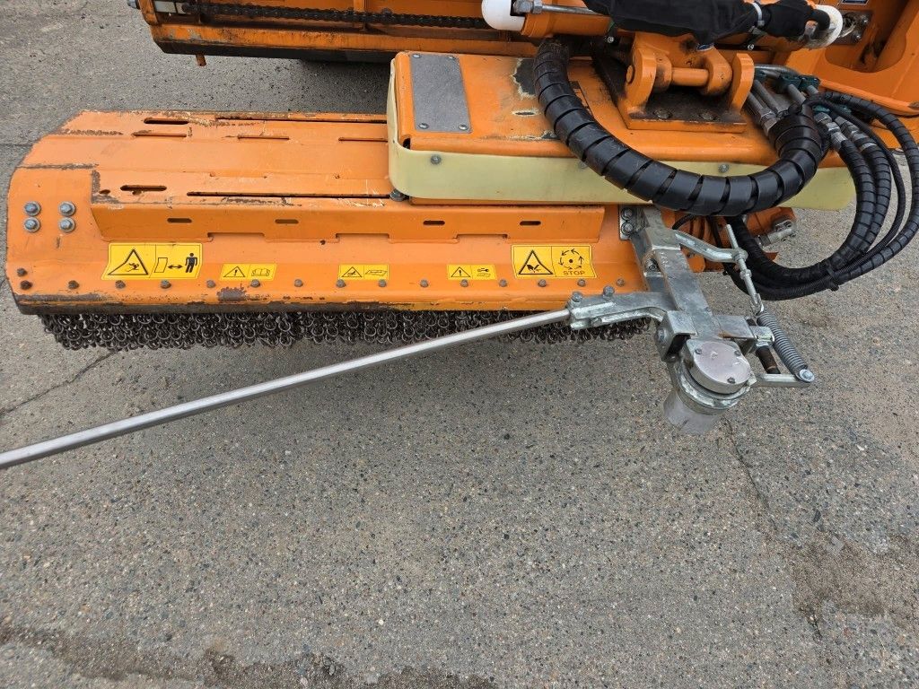 Fahrzeugabbildung Unimog U427L mit Mulag MFK500 & MHU+Aebis Schmidt Strat