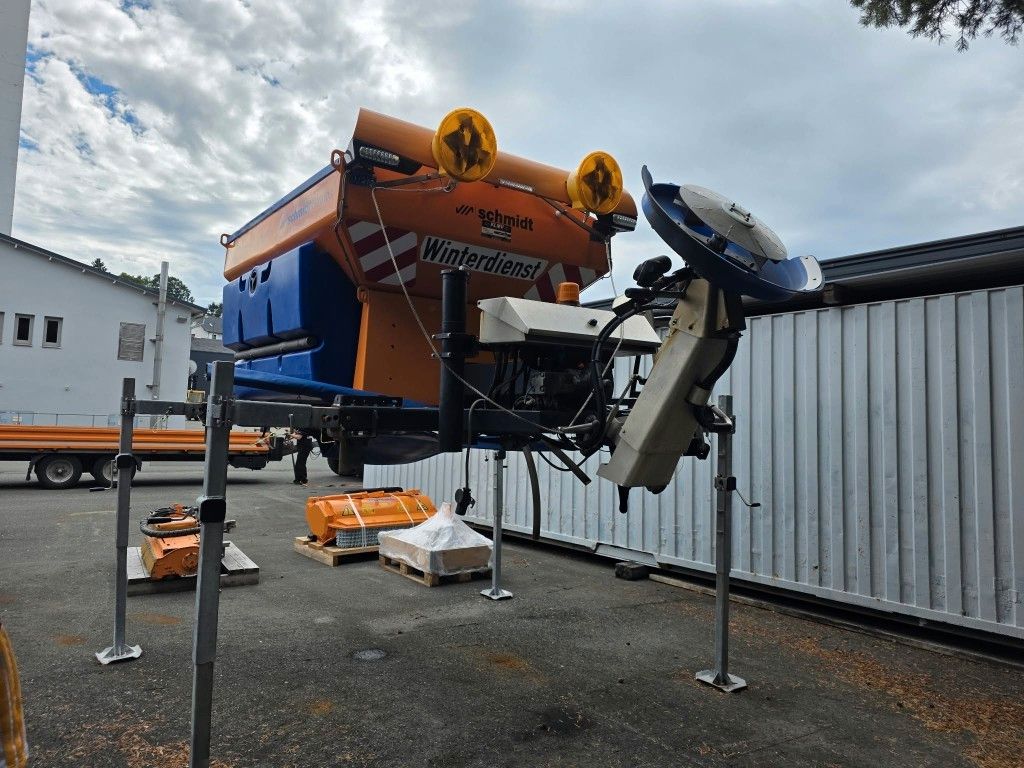 Fahrzeugabbildung Unimog U427L mit Mulag MFK500 & MHU+Aebis Schmidt Strat
