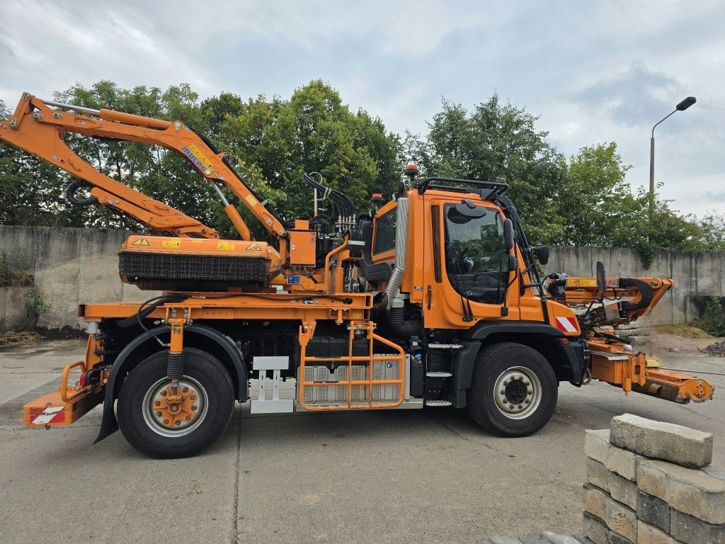 Fahrzeugabbildung Unimog U427L mit Mulag MFK500 & MHU+Aebis Schmidt Strat