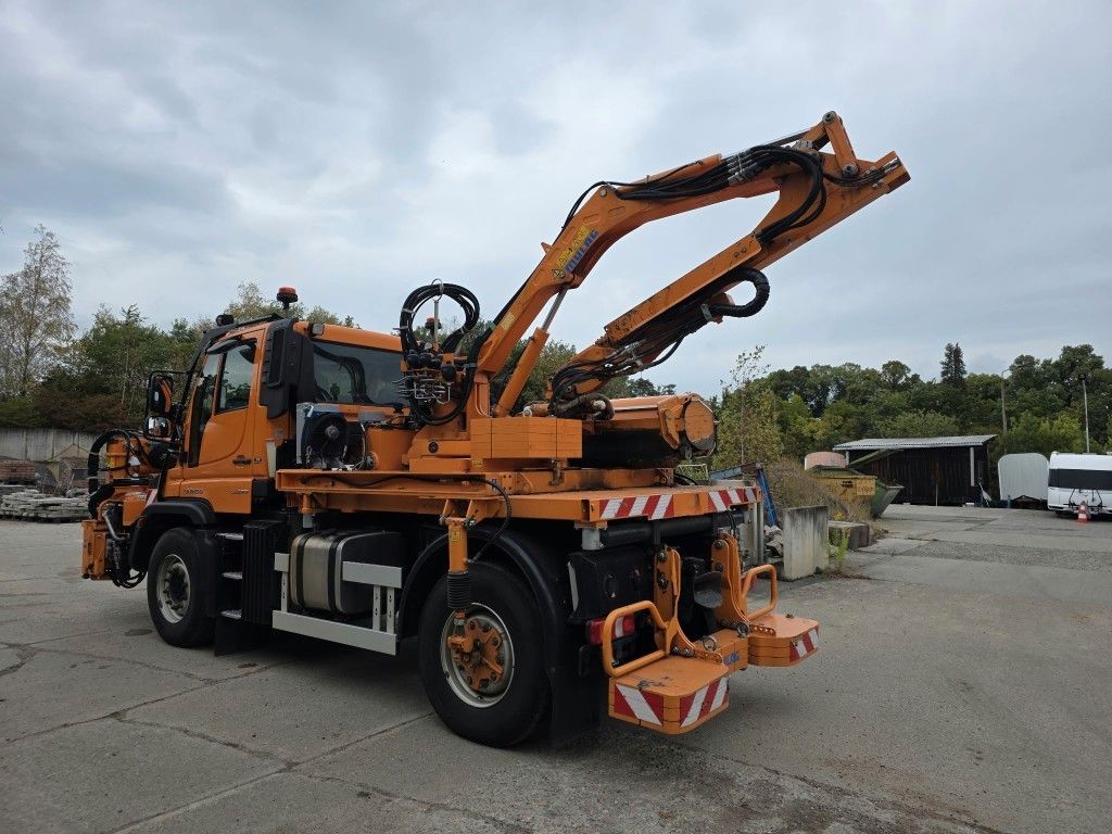 Fahrzeugabbildung Unimog U427L mit Mulag MFK500 & MHU+Aebis Schmidt Strat
