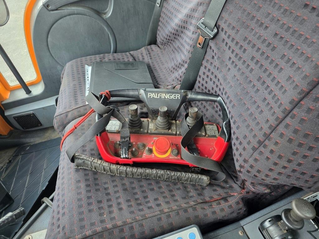 Fahrzeugabbildung Unimog U 500 3-Seiten-Kipper mit Kran PK 9501