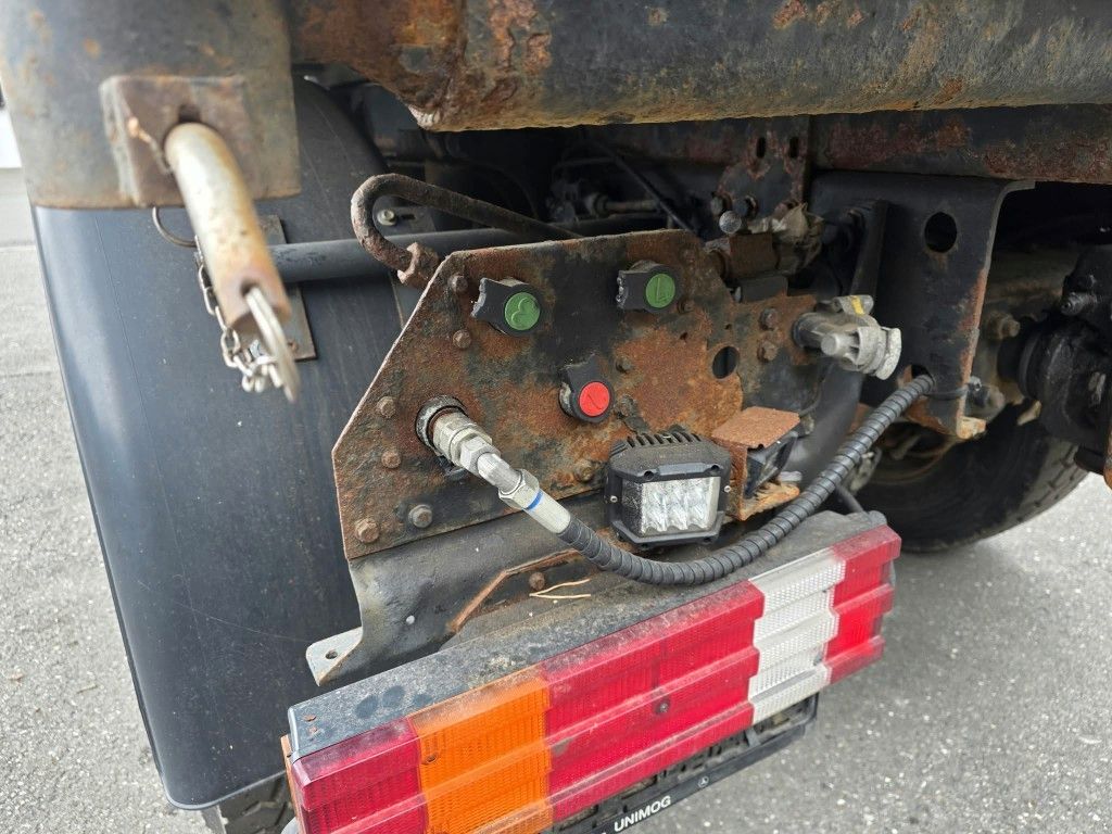 Fahrzeugabbildung Unimog U 500 3-Seiten-Kipper mit Kran PK 9501