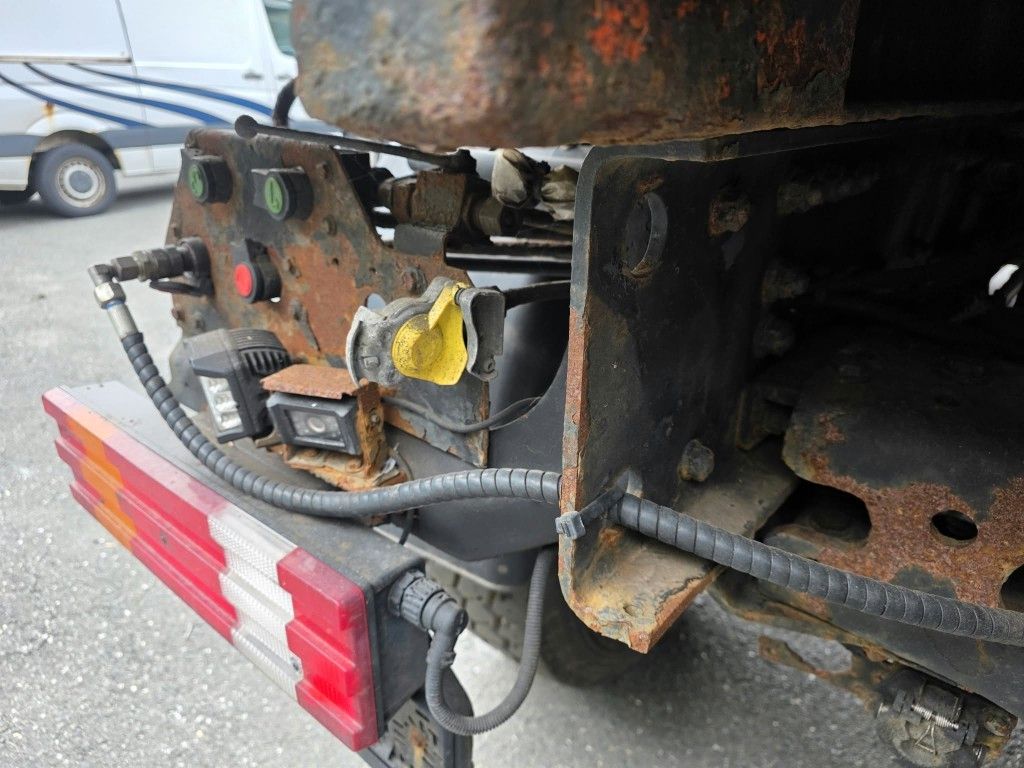 Fahrzeugabbildung Unimog U 500 3-Seiten-Kipper mit Kran PK 9501