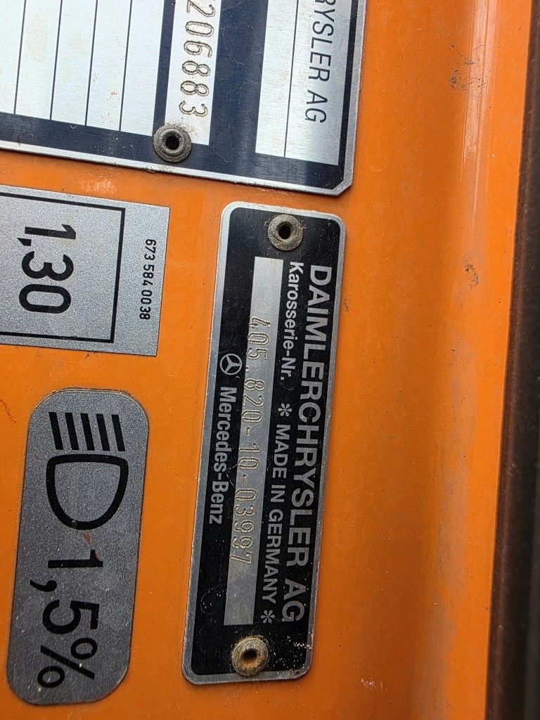 Fahrzeugabbildung Unimog U 500 3-Seiten-Kipper mit Kran PK 9501