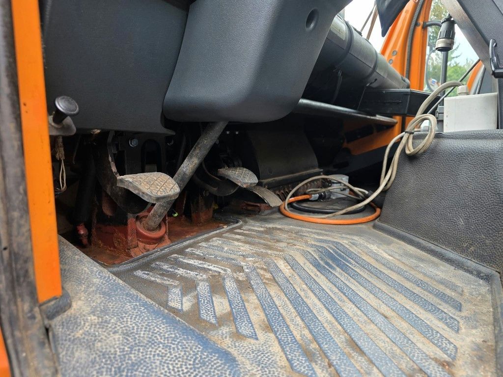 Fahrzeugabbildung Unimog U 500 3-Seiten-Kipper mit Kran PK 9501