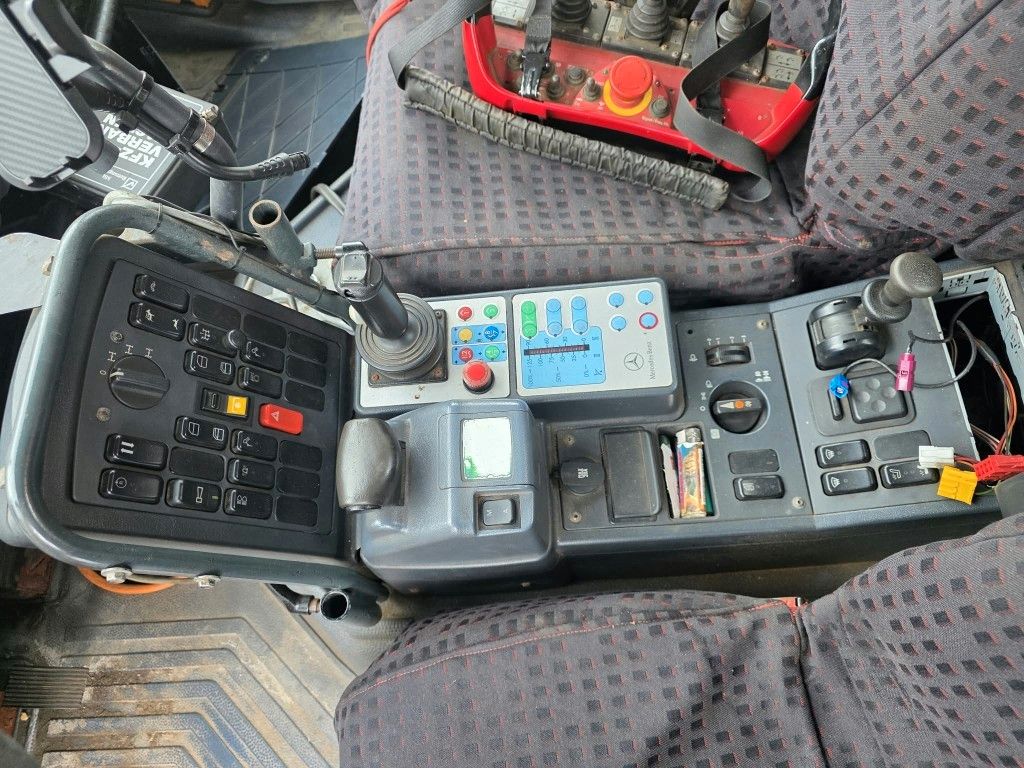 Fahrzeugabbildung Unimog U 500 3-Seiten-Kipper mit Kran PK 9501