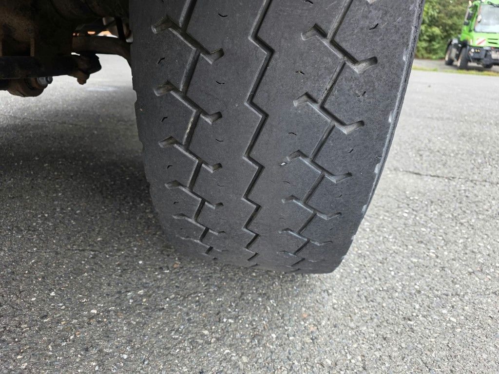 Fahrzeugabbildung Unimog U 500 3-Seiten-Kipper mit Kran PK 9501