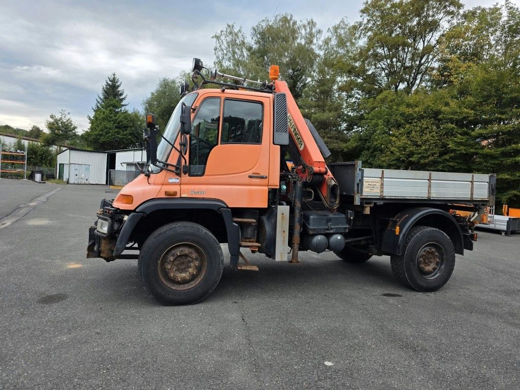 Fahrzeugabbildung Unimog U 500 3-Seiten-Kipper mit Kran PK 9501