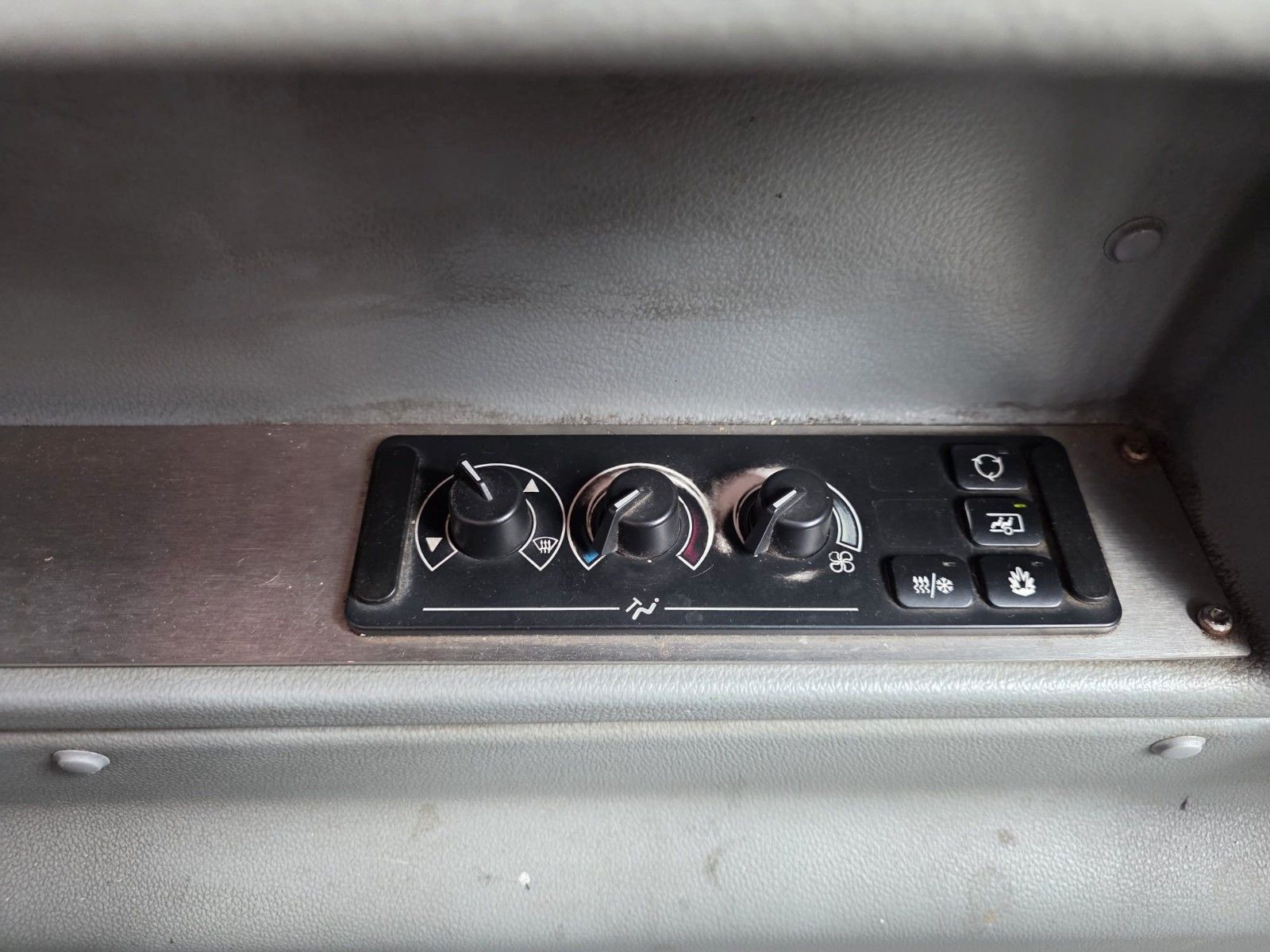 Fahrzeugabbildung Mercedes-Benz LE 530 40+56+1+1