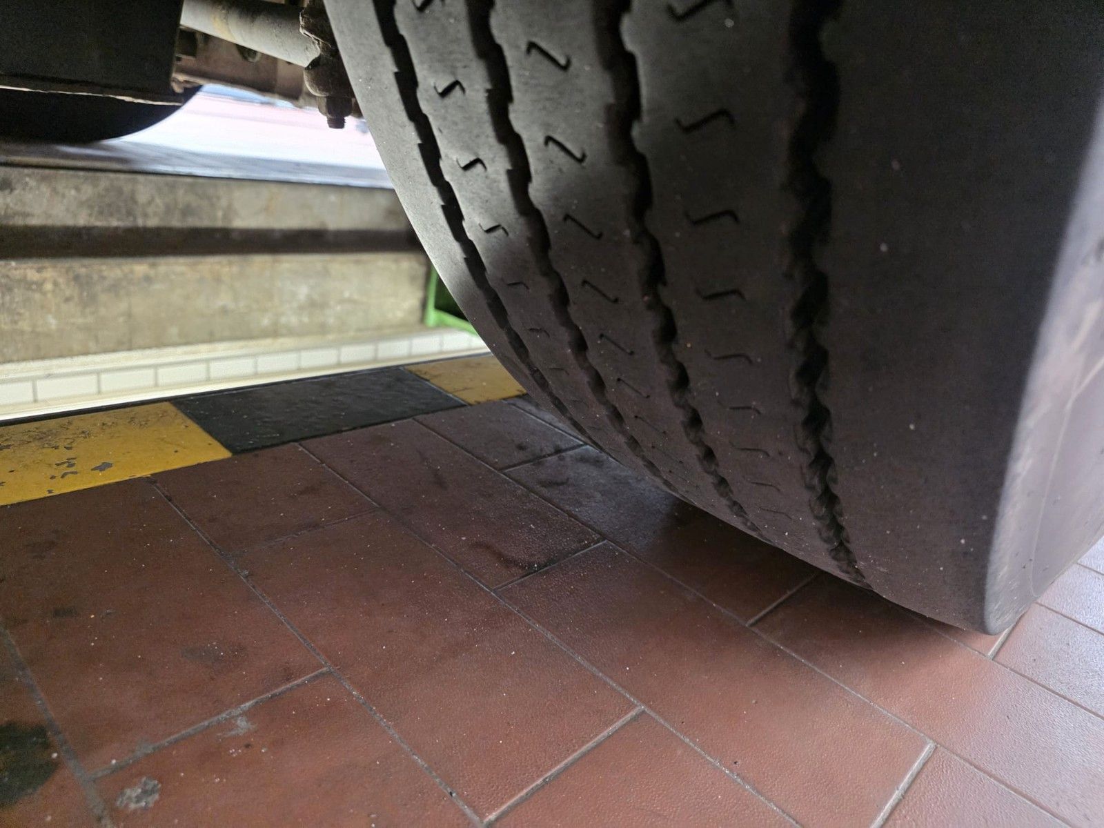 Fahrzeugabbildung Mercedes-Benz LE 530 40+56+1+1