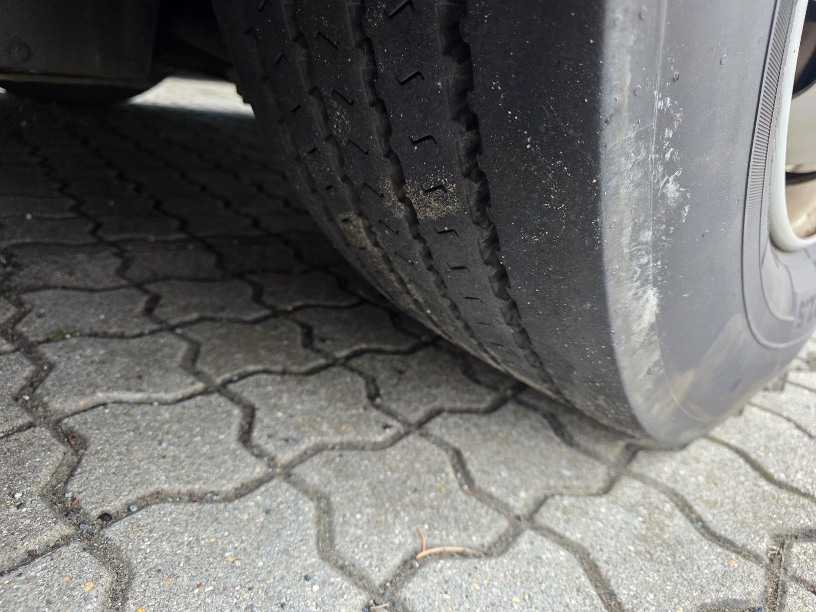 Fahrzeugabbildung Mercedes-Benz LE 530 40+56+1+1