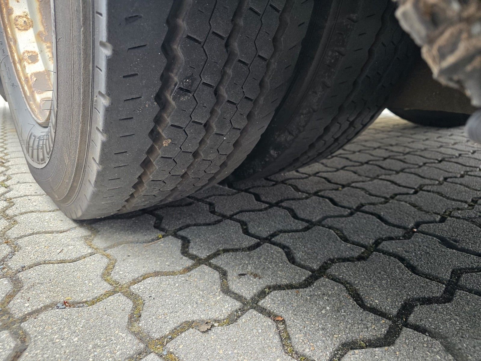 Fahrzeugabbildung Mercedes-Benz LE 530 40+56+1+1