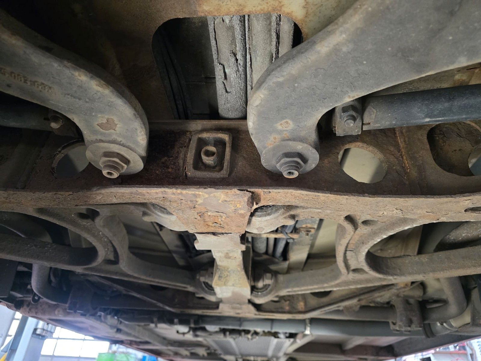 Fahrzeugabbildung Mercedes-Benz LE 530 40+56+1+1