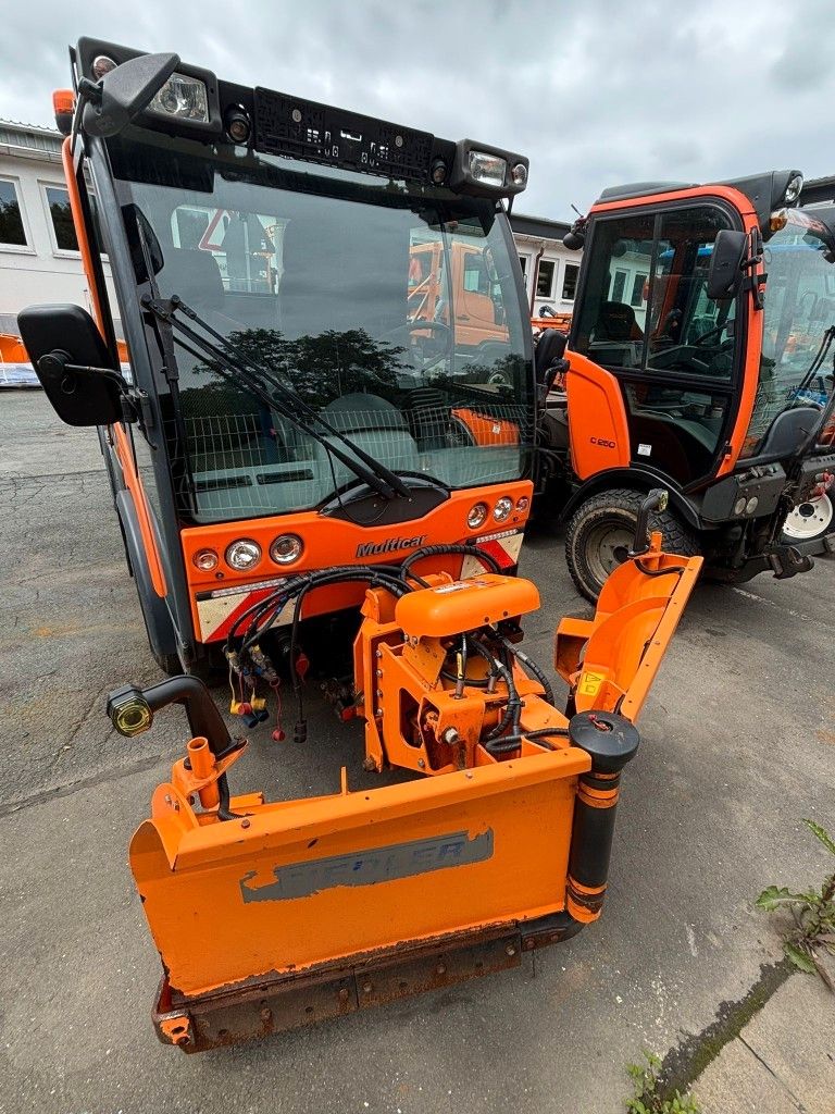 Fahrzeugabbildung Multicar M29 4x4 mit Schneeschiebeschild, 3-S-Kipper