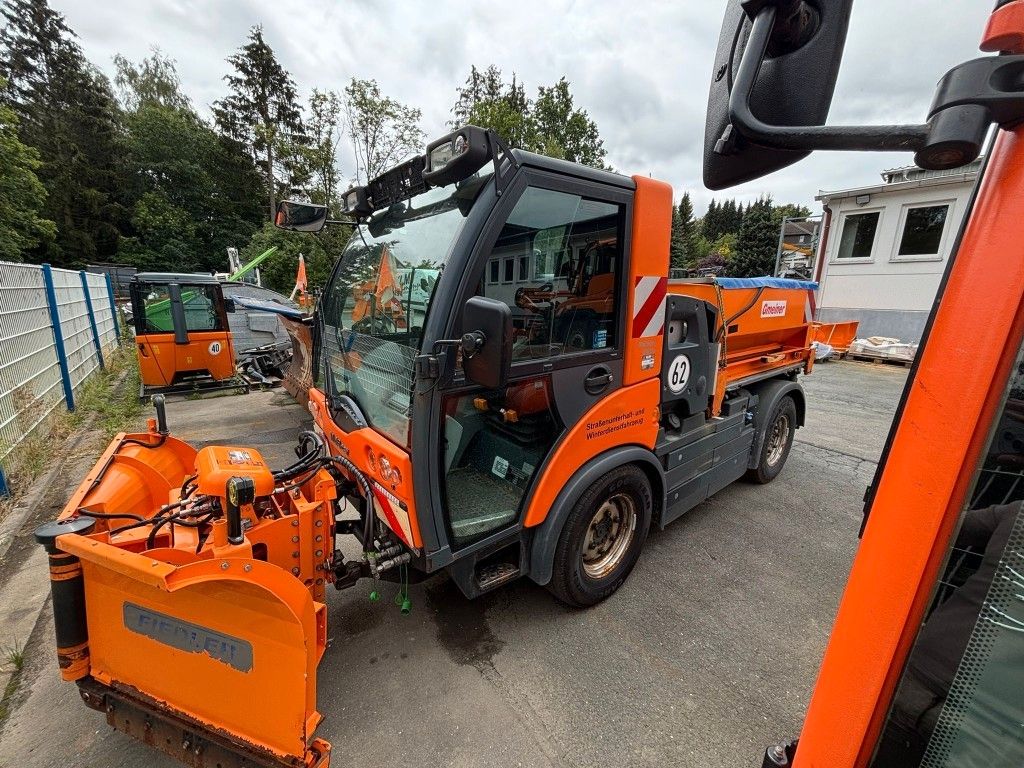 Fahrzeugabbildung Multicar M29 4x4 mit Schneeschiebeschild, 3-S-Kipper