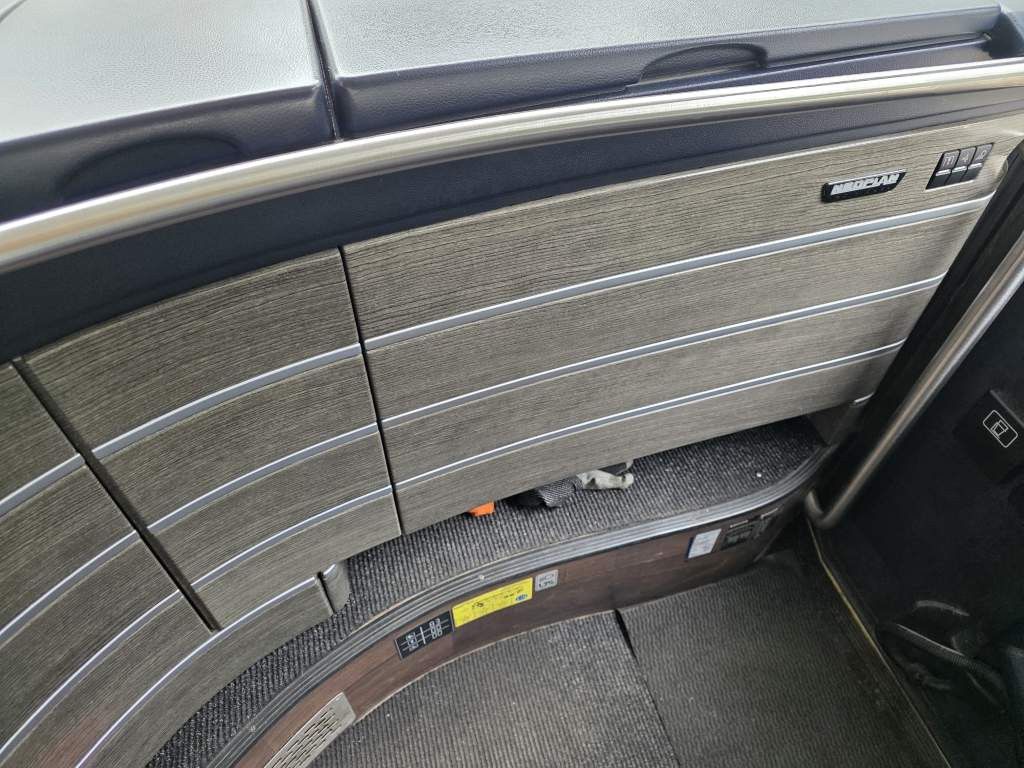 Fahrzeugabbildung Neoplan Skyliner,81+1+1,Hochdruckkühler neu ZF Intarder