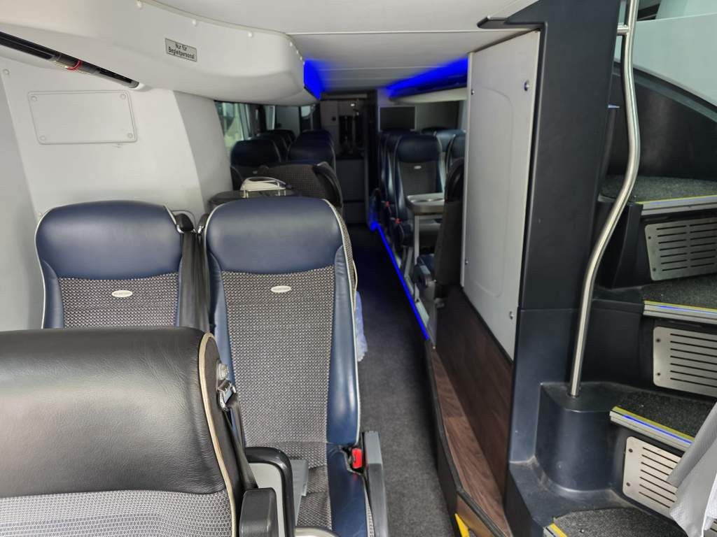 Fahrzeugabbildung Neoplan Skyliner,81+1+1,Hochdruckkühler neu ZF Intarder