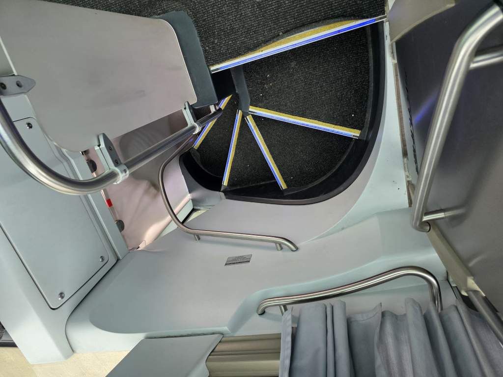 Fahrzeugabbildung Neoplan Skyliner,81+1+1,Hochdruckkühler neu ZF Intarder