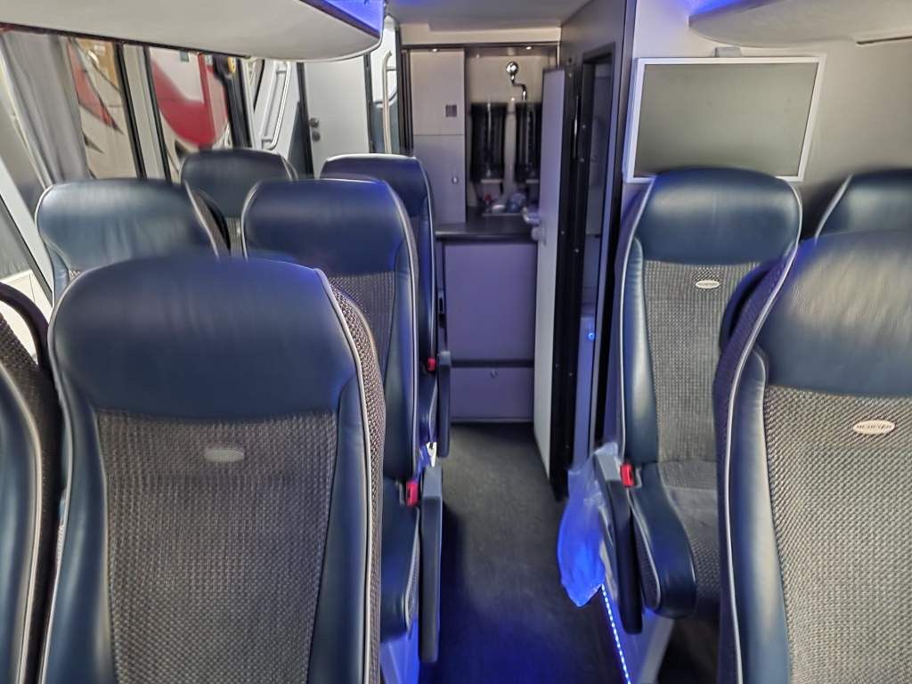 Fahrzeugabbildung Neoplan Skyliner,81+1+1,Hochdruckkühler neu ZF Intarder