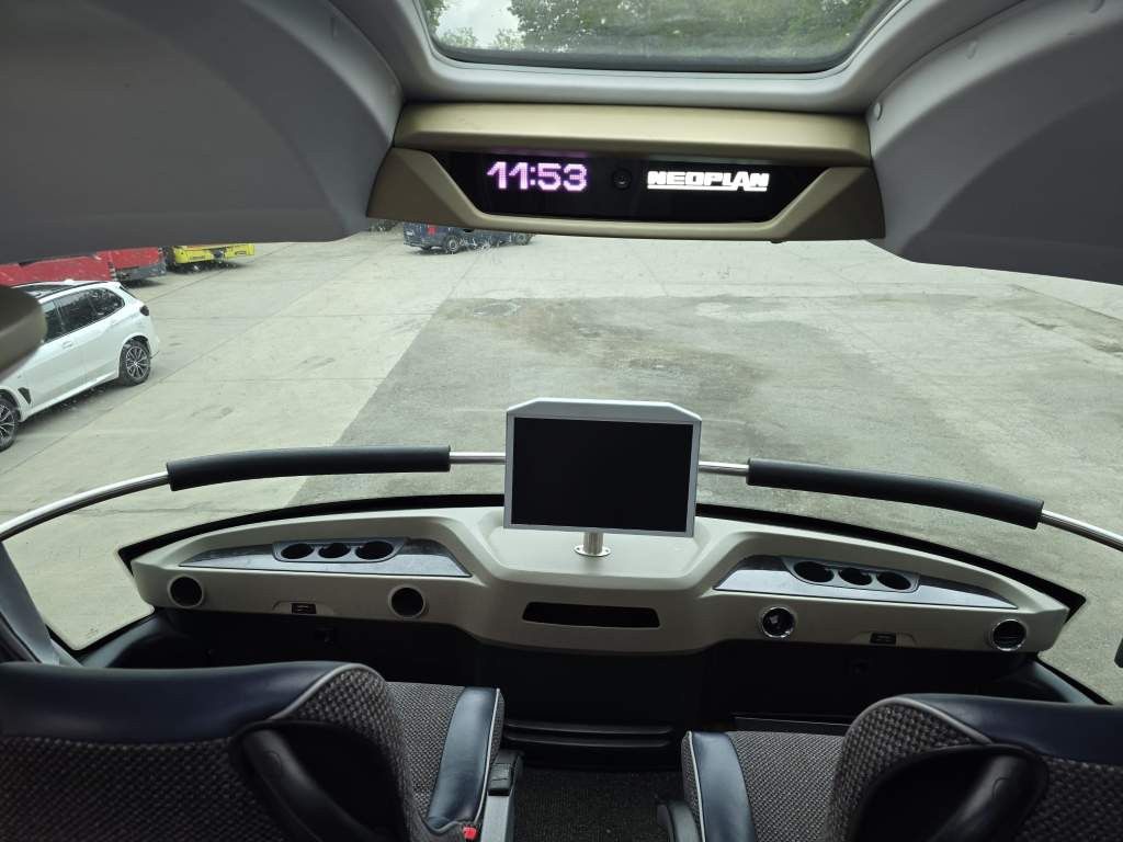 Fahrzeugabbildung Neoplan Skyliner,81+1+1,Hochdruckkühler neu ZF Intarder