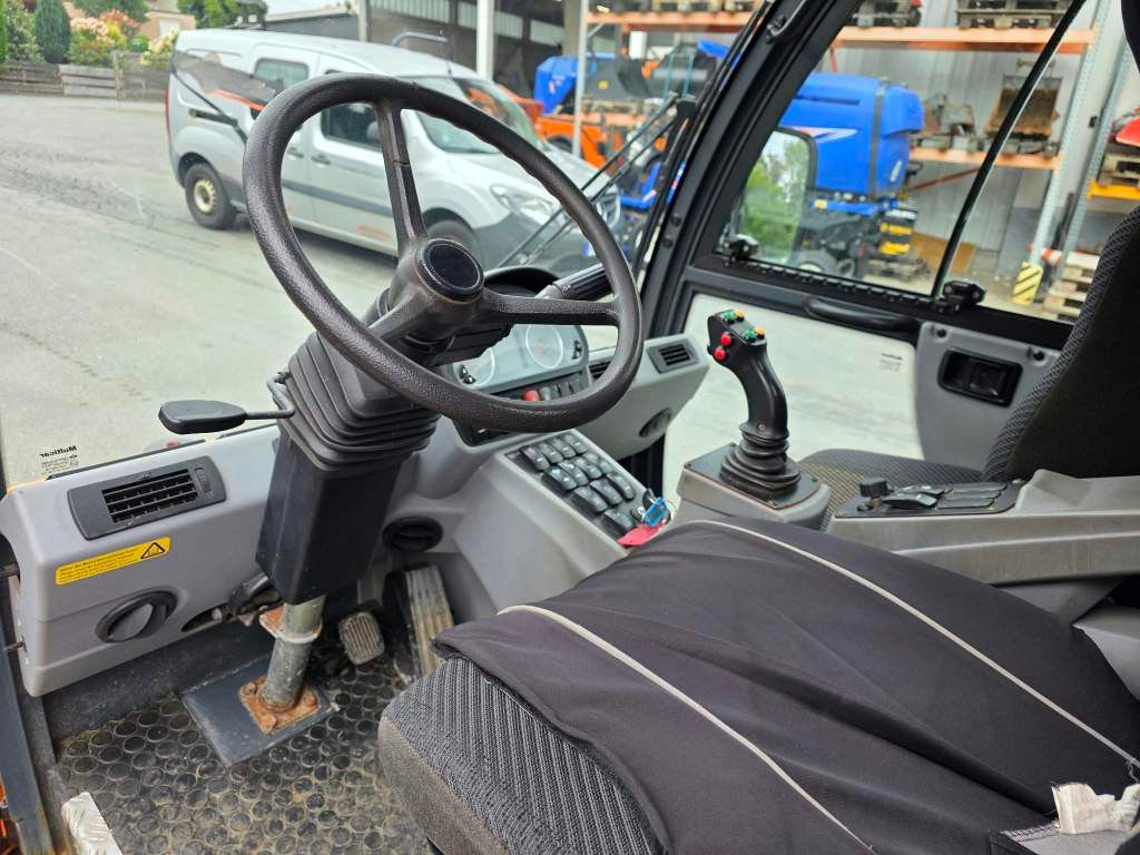 Fahrzeugabbildung Multicar M29C HK 4x4 mit Schneeschiebeschild, 3-S-Kipper