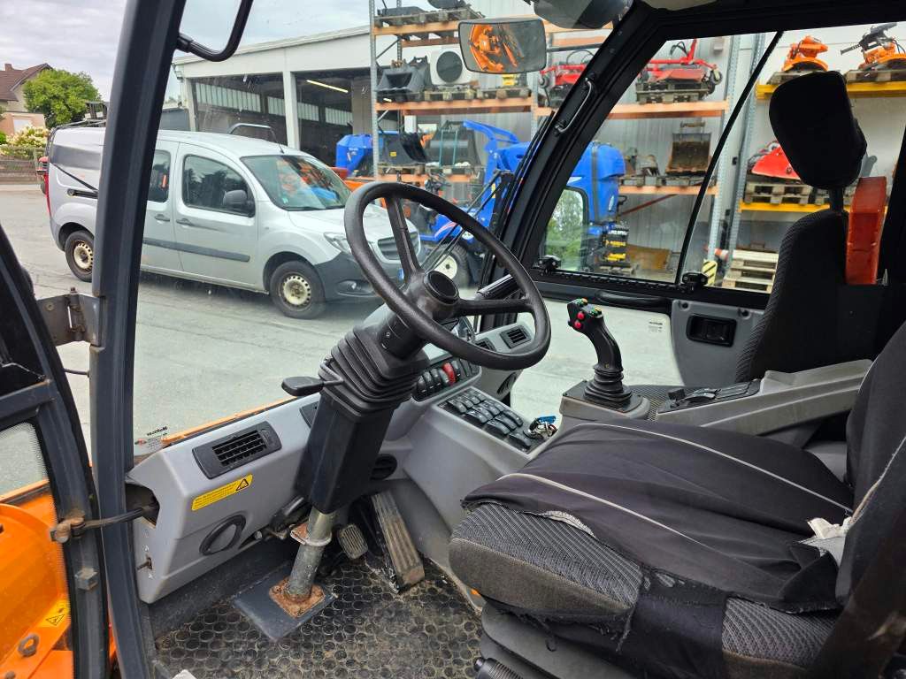 Fahrzeugabbildung Multicar M29C HK 4x4 mit Schneeschiebeschild, 3-S-Kipper