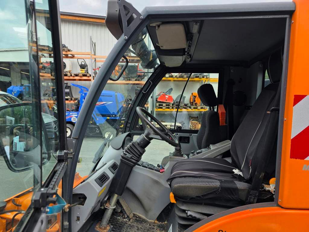 Fahrzeugabbildung Multicar M29C HK 4x4 mit Schneeschiebeschild, 3-S-Kipper