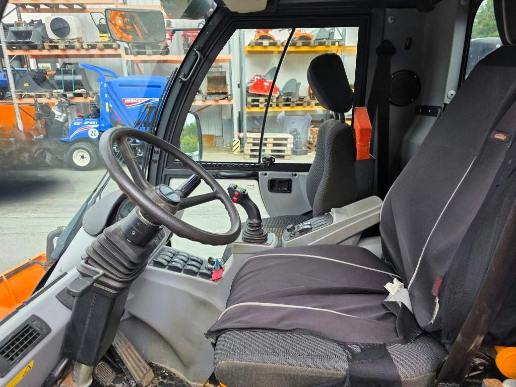 Fahrzeugabbildung Multicar M29C HK 4x4 mit Schneeschiebeschild, 3-S-Kipper