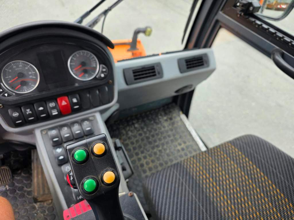 Fahrzeugabbildung Multicar M29C HK 4x4 mit Schneeschiebeschild, 3-S-Kipper