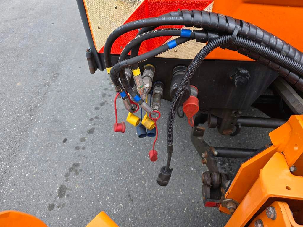 Fahrzeugabbildung Multicar M29C HK 4x4 mit Schneeschiebeschild, 3-S-Kipper