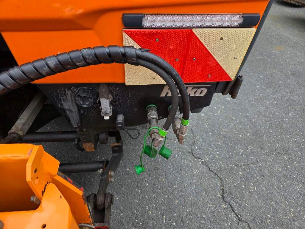 Fahrzeugabbildung Multicar M29C HK 4x4 mit Schneeschiebeschild, 3-S-Kipper